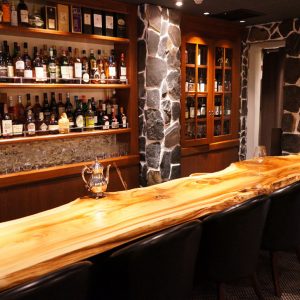 一枚板バーカウンター