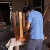無垢テーブル製作中