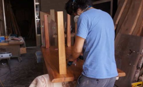 無垢テーブル製作中