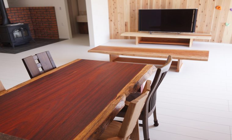 木の一枚板工房｜榎本銘木 | 天然木一枚板を一枚板テーブルや一枚板