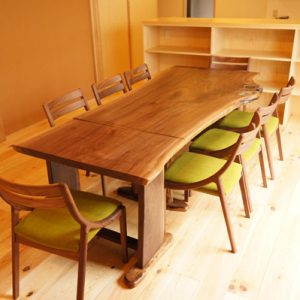 ウォルナット一枚板ダイニングテーブル