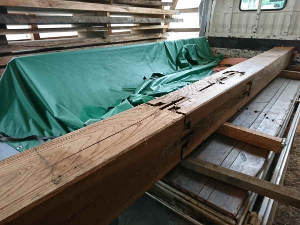 古い大黒柱再加工