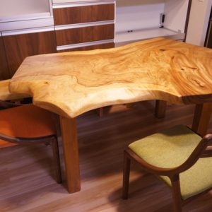 天然木一枚板ダイニングテーブル