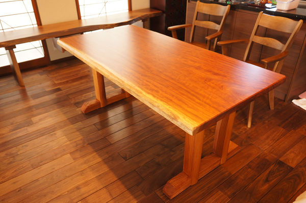 アフリカンローズ一枚板ダイニングテーブル