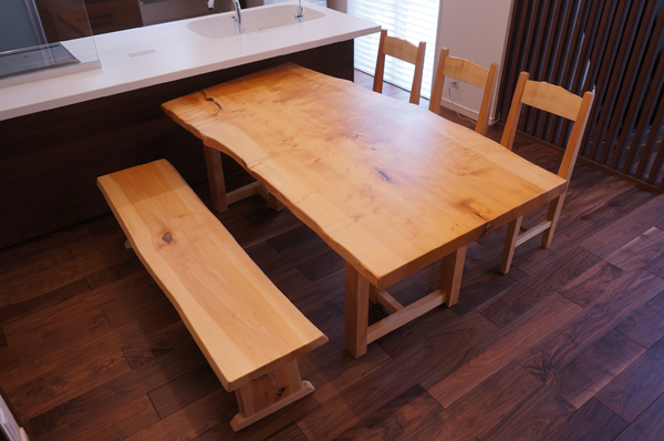 天然木一枚板ダイニングテーブル