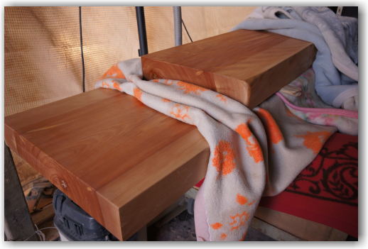 桜一枚板加工中