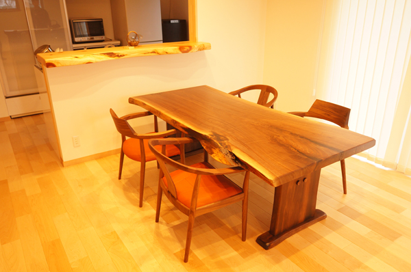 ウォルナット天然木一枚板ダイニングテーブル