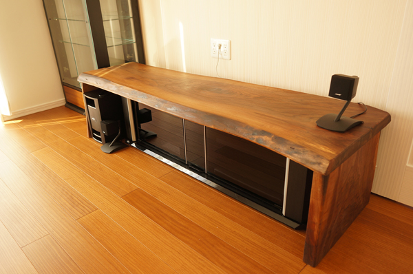 ブラックウォルナット一枚板テレビ台