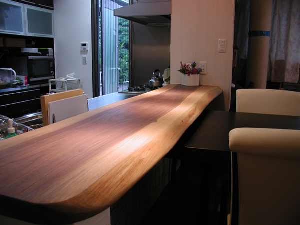 木の一枚板キッチンカウンター