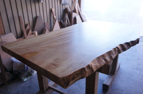 トチ一枚板テーブル天板