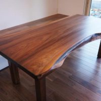 ウォルナット一枚板ダイニングテーブル納品