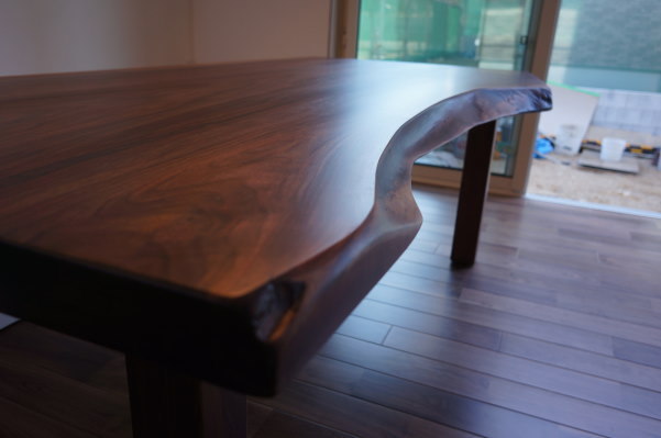 ウォルナット一枚板テーブル納品