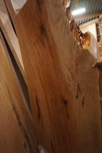 トチ一枚板ローテーブル天板