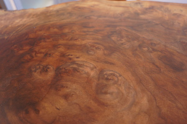 クラロウォルナットの杢目