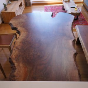 ウォルナット一枚板テーブルとベンチ