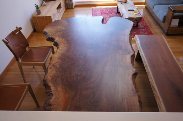 ウォルナット一枚板テーブルとベンチ