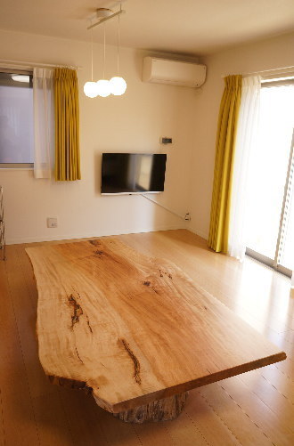 栃の木一枚板テーブル