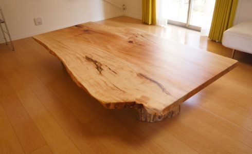 トチ一枚板テーブル納品