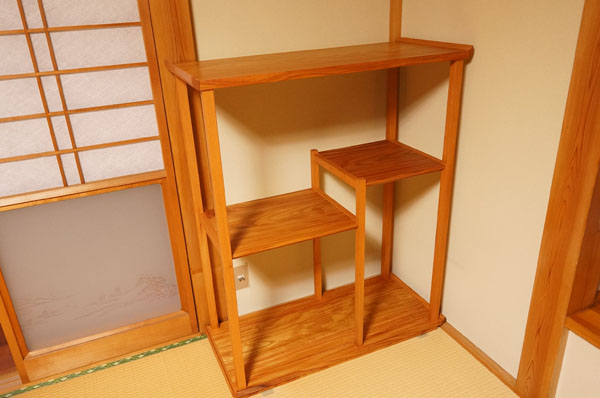 [即購入OK] 国産ケヤキの総無垢飾り棚　新品未使用　無垢材 総無垢づくり】「埼玉県春日部市：ケヤキ無垢違い棚の製作 | 一枚板