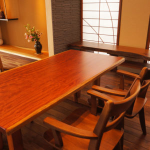 木の一枚板をお部屋のあちこちにご利用頂いた作品例