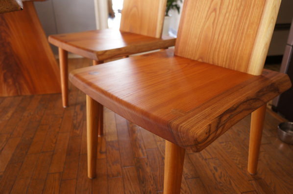 ケヤキ一枚板のイス 東京都多摩市へ | 一枚板専門店 榎本銘木店