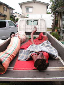 ねじれた自然木飾り柱