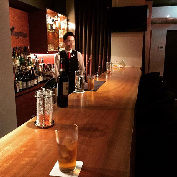 バーカウンター木の一枚板