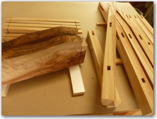 楠天然木手づくりイス