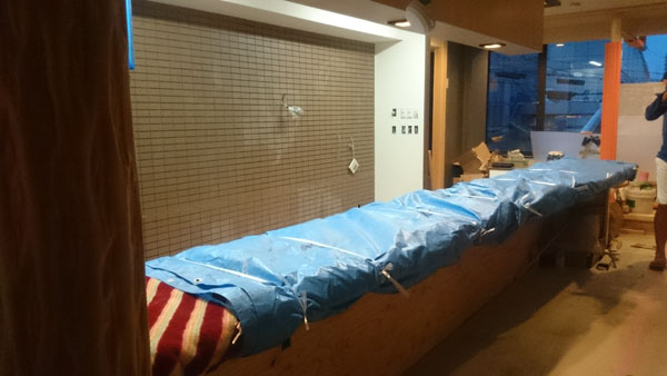 飲食店用一枚板カウンター納品