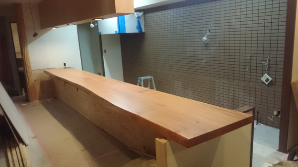 ケヤキ一枚板カウンター天板