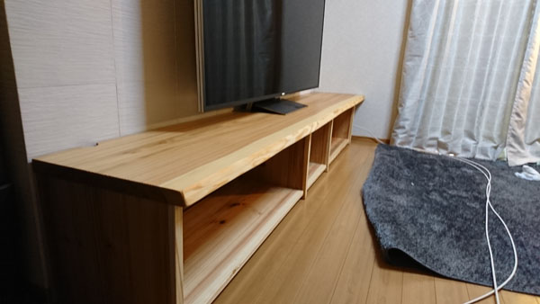 一枚板でつくったテレビ台