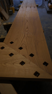 一枚板カウンター接合部分