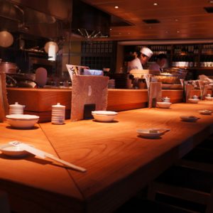 飲食店天然木一枚板カウンター加工