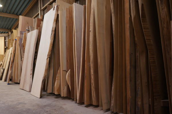 天然木一枚板展示場