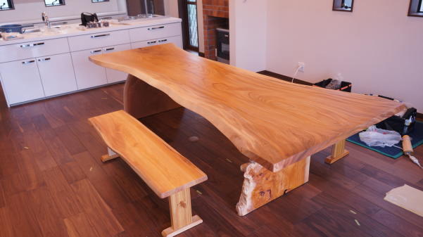 ケヤキ天然木一枚板ダイニングテーブル