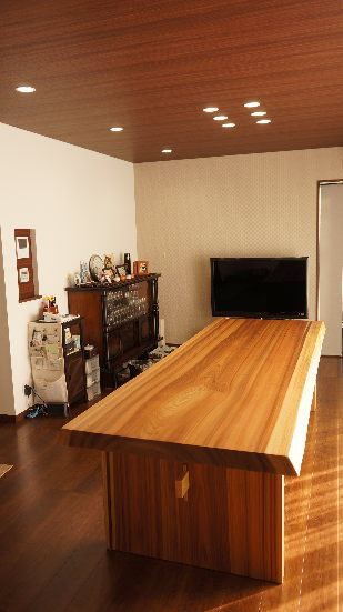 天然木一枚板ダイニングテーブル