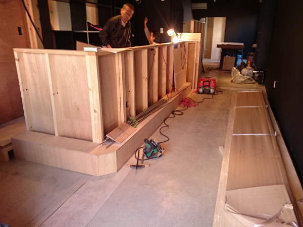 一枚板店舗カウンター