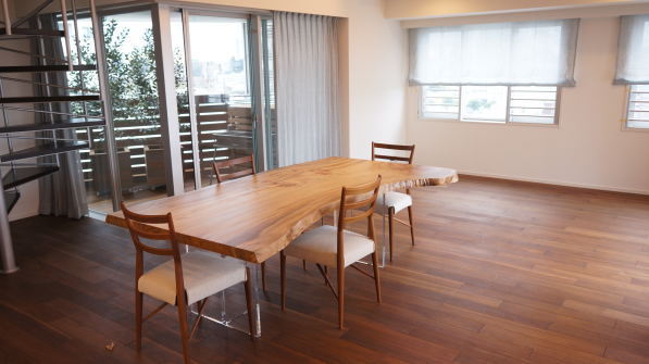 高級マンションのテーブル
