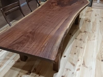 ブラックウォルナット一枚板ダイニングテーブル