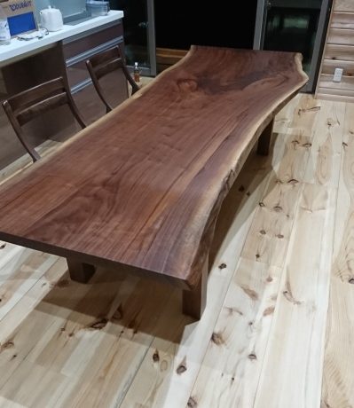ブラックウォルナット一枚板ダイニングテーブル