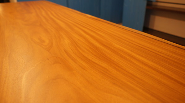 アサメラ一枚板カウンター