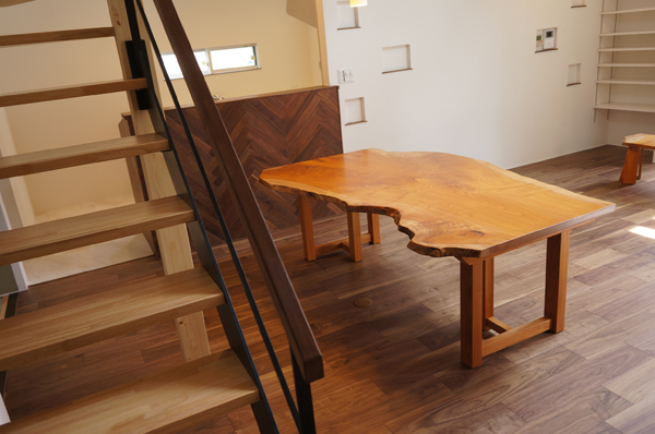 ケヤキ一枚板テーブル