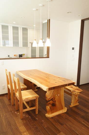天然木一枚板ダイニングテーブル