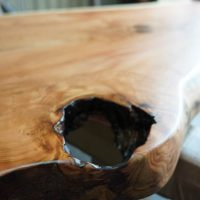 一枚板の穴