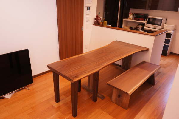 ブラックウォルナット一枚板ダイニングテーブル