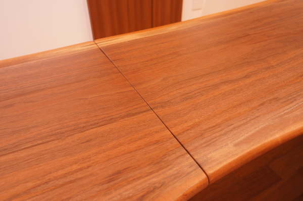 木の一枚板テーブル