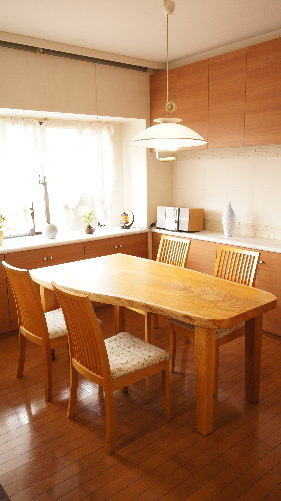 木の一枚板ダイニングテーブル