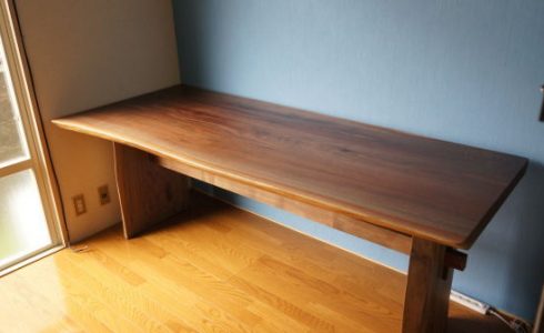 ウォルナットの木一枚板デスク