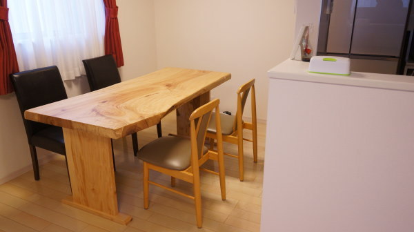 栃の木一枚板テーブル