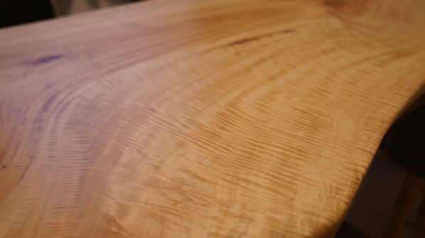 栃の木縮み杢一枚板